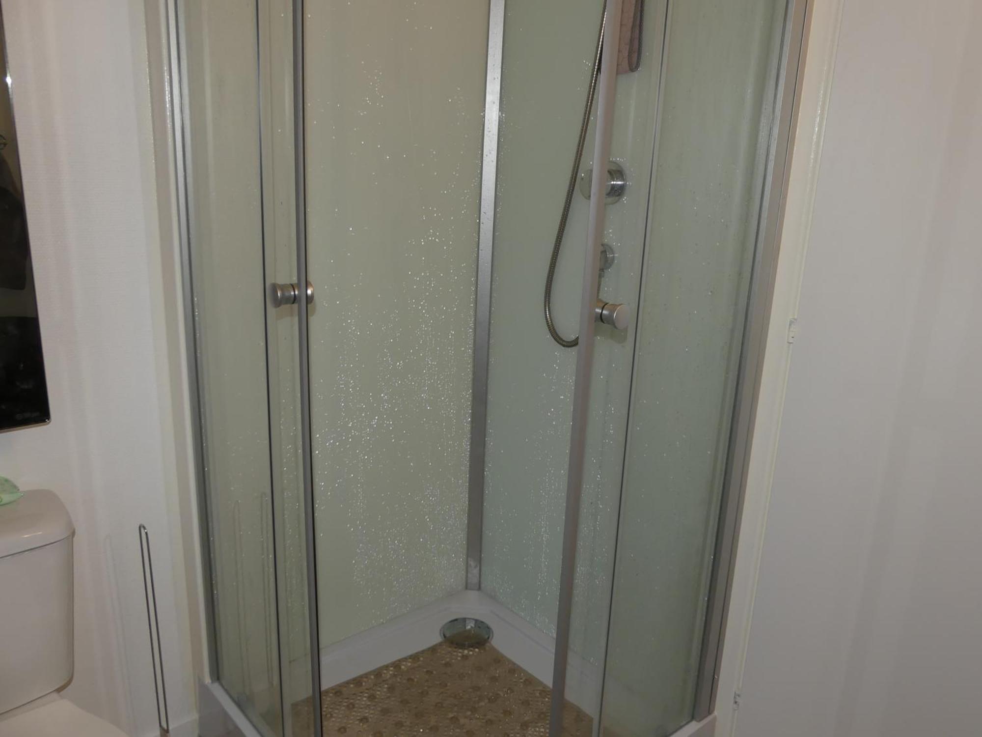 Entier Au Rdc - Ideal Pour Travailleurs Ou Voyageurs En Famille Jusqu A 6p Appartement *